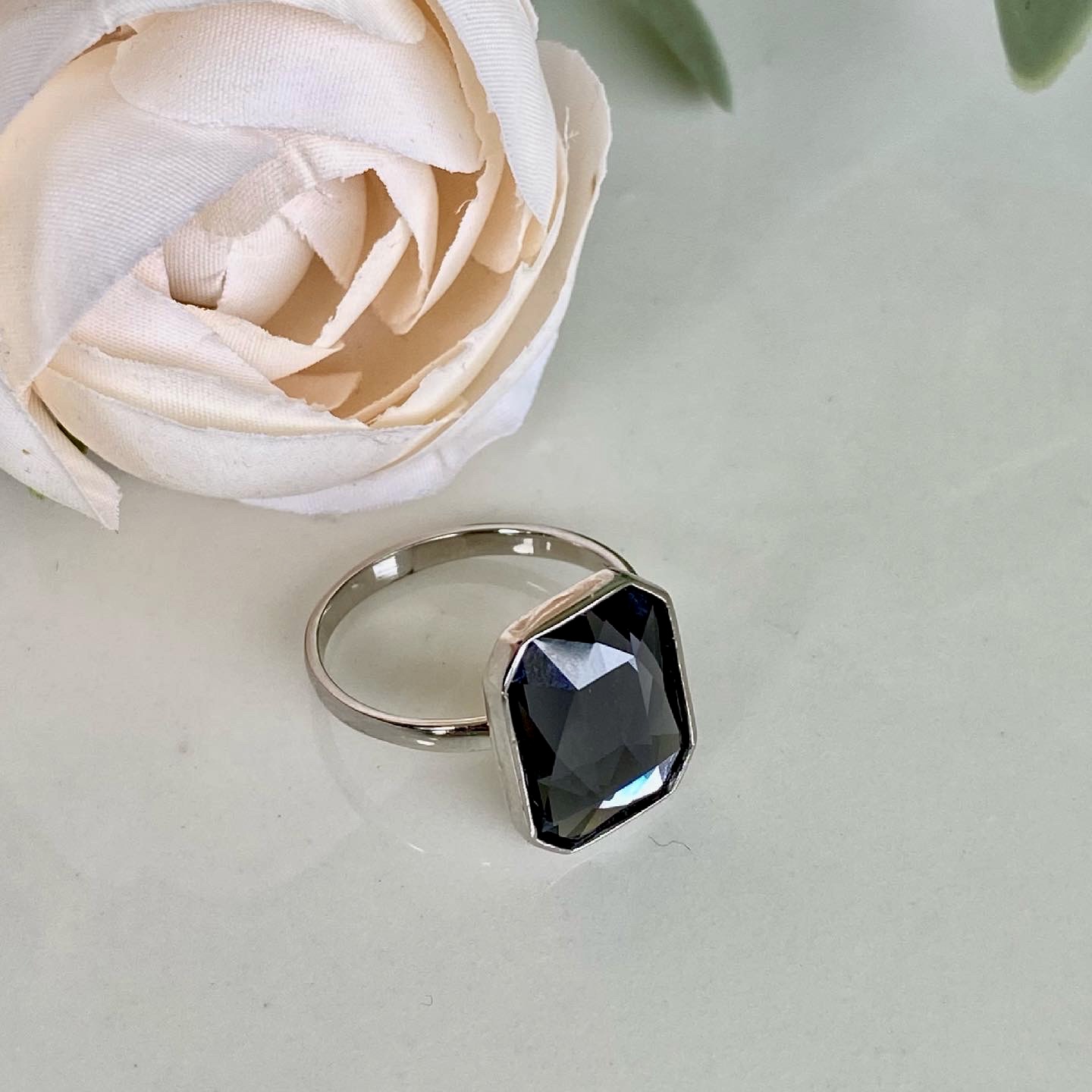 Radiant Crystal Ring - Graphite